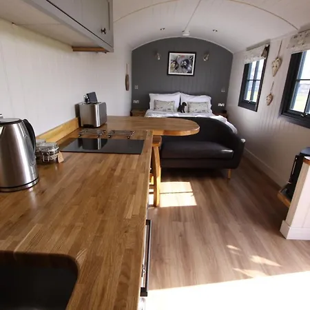 Springwood Shepherd Huts Glamping York-3
